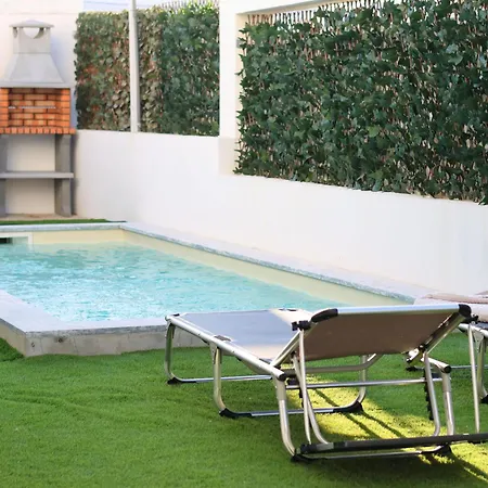 203 Confortavel Em Casa Com Piscina בית אירוח *