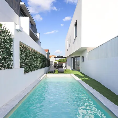 203 Confortavel Em Casa Com Piscina בית אירוח *